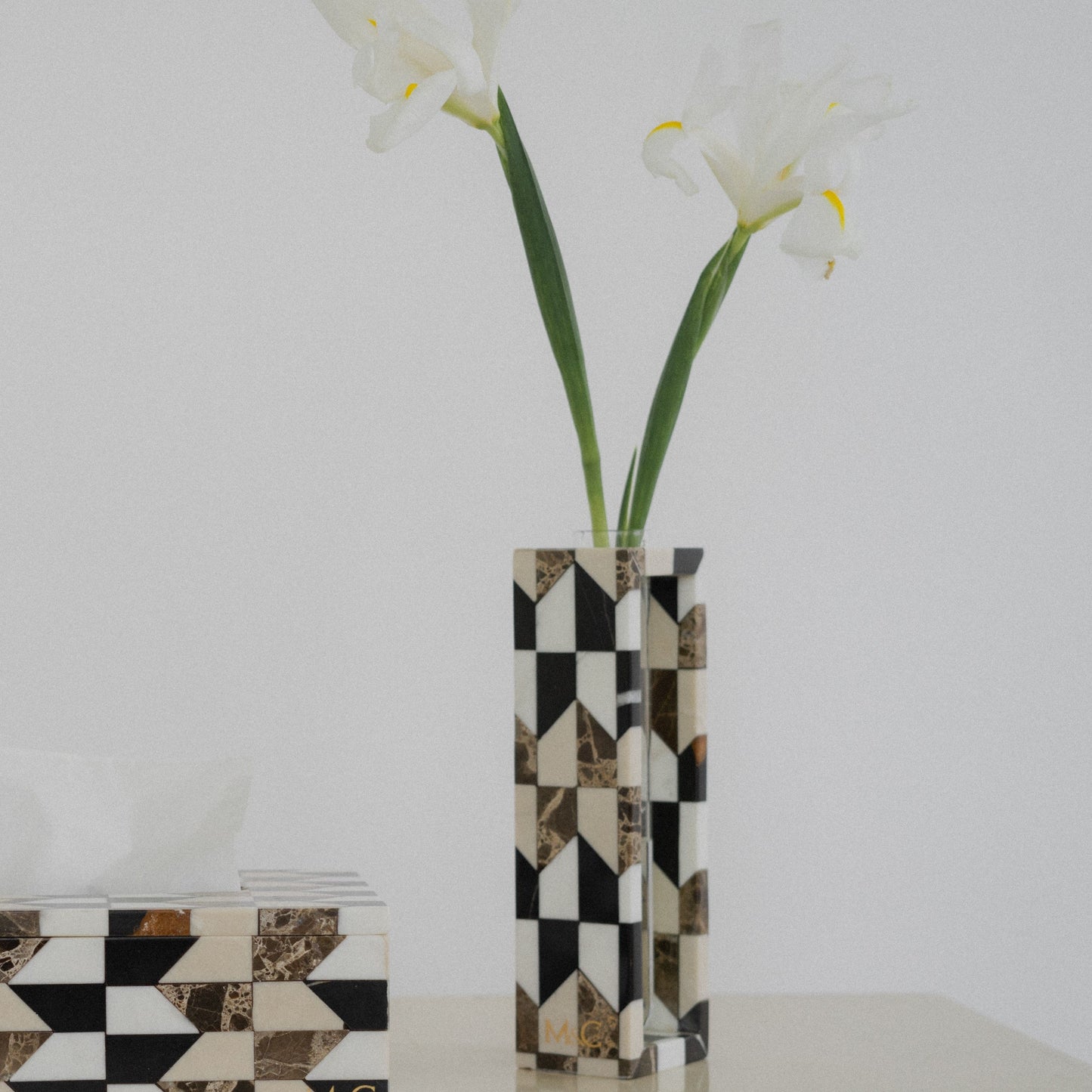 Un Grande Buco Marble Vase - Mozaec collection Dark Tone