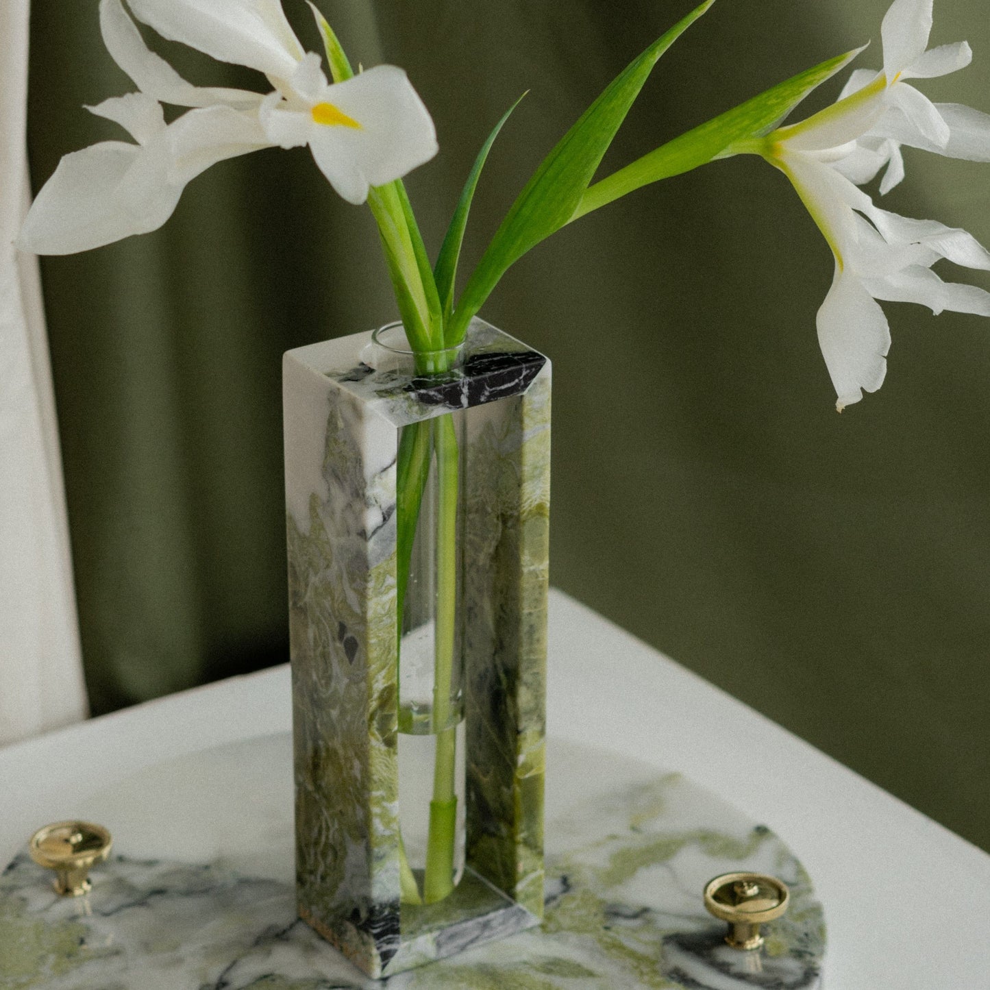 Un Grande Buco Marble Vase - Amazonia Marble