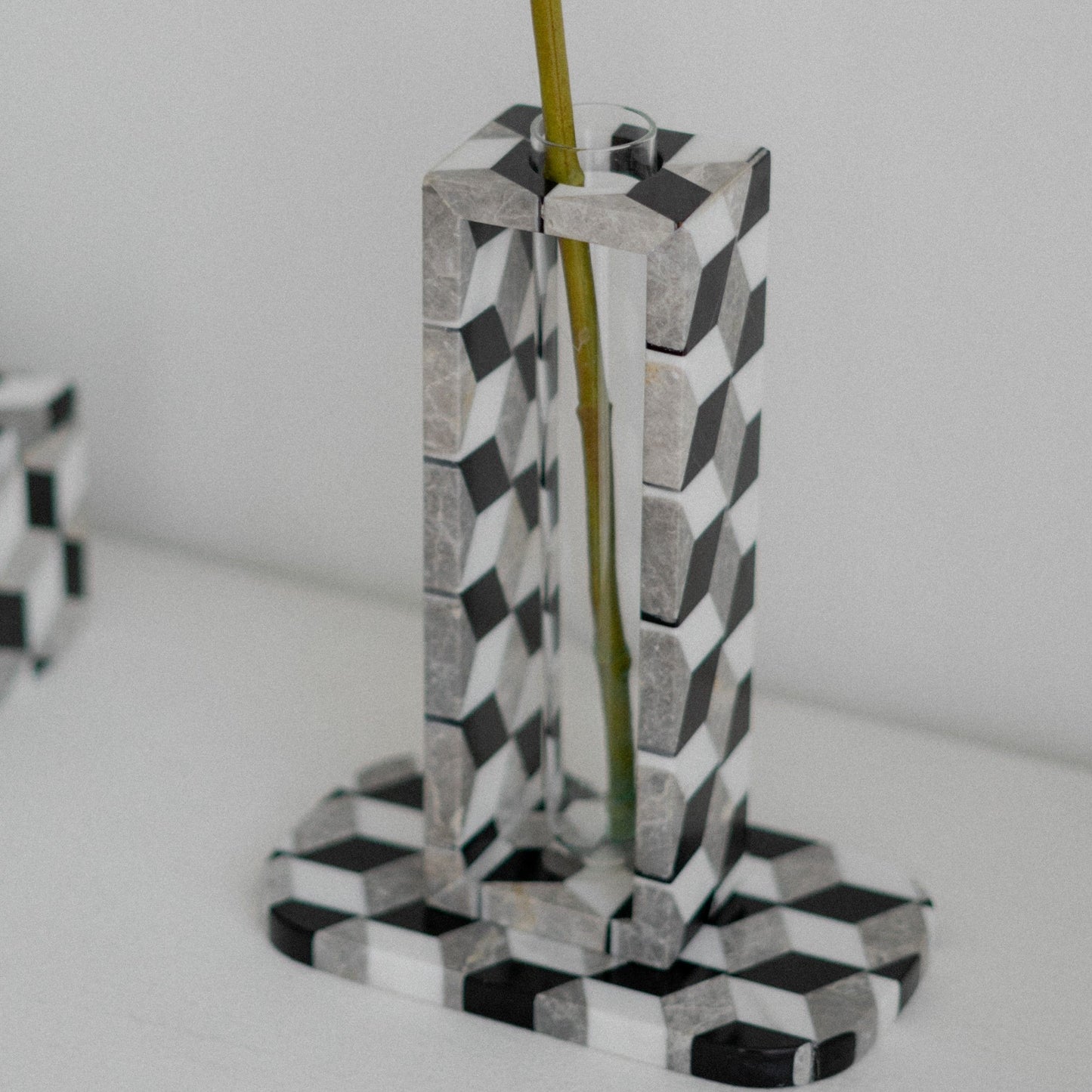 Un Grande Marble Vase - Mozaec Collection Cool Tone