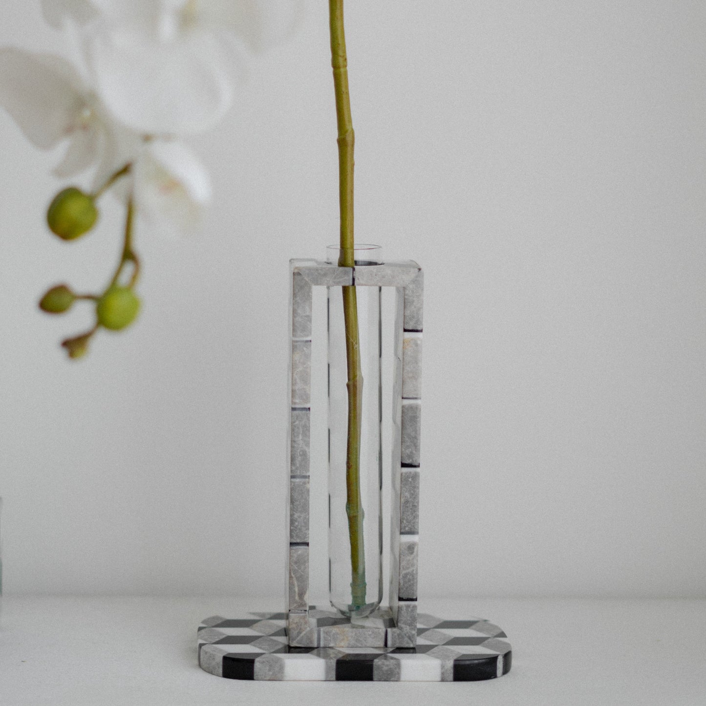 Un Grande Marble Vase - Mozaec Collection Cool Tone