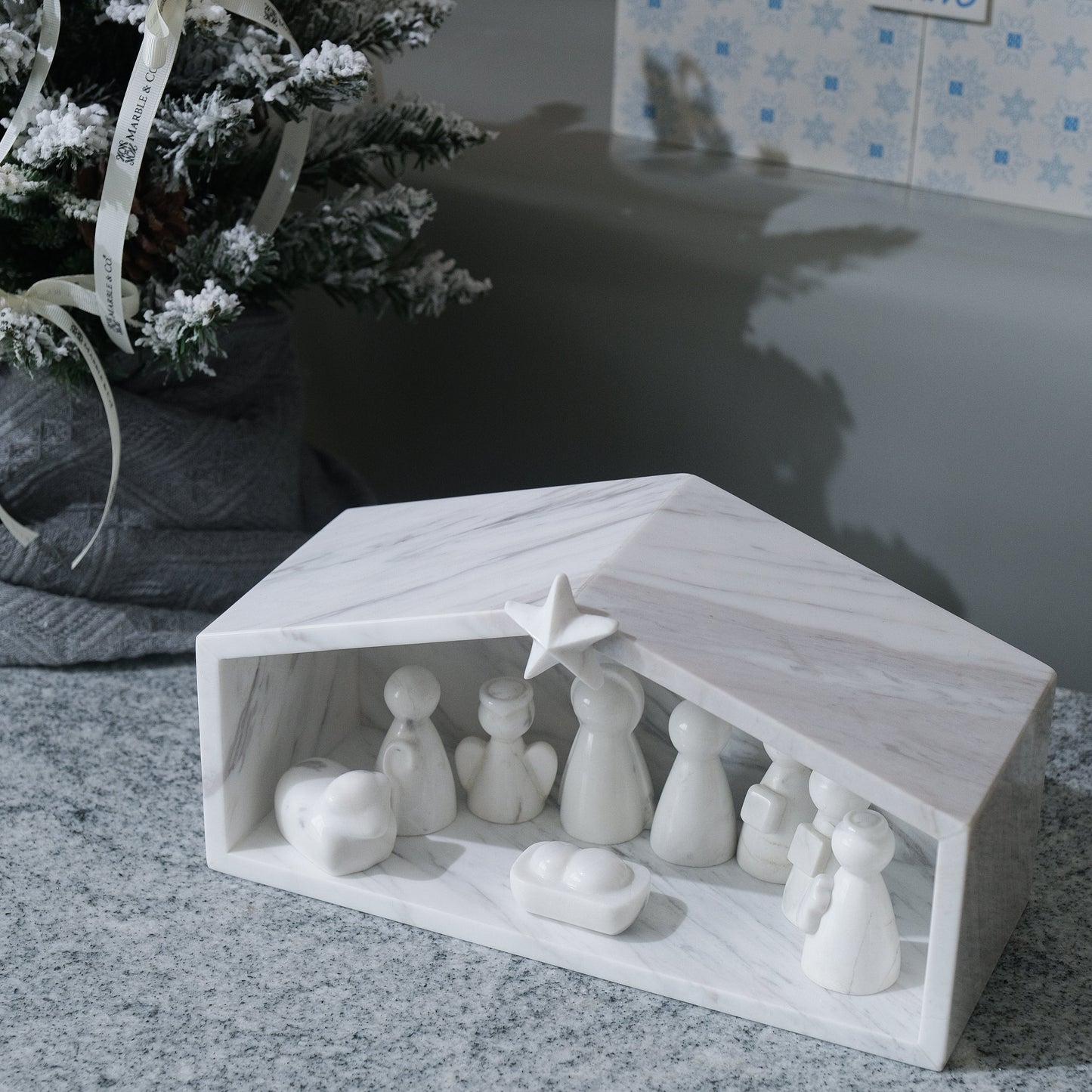 Nativity Scene Gift Set: A Timeless Gift of Faith and Elegance